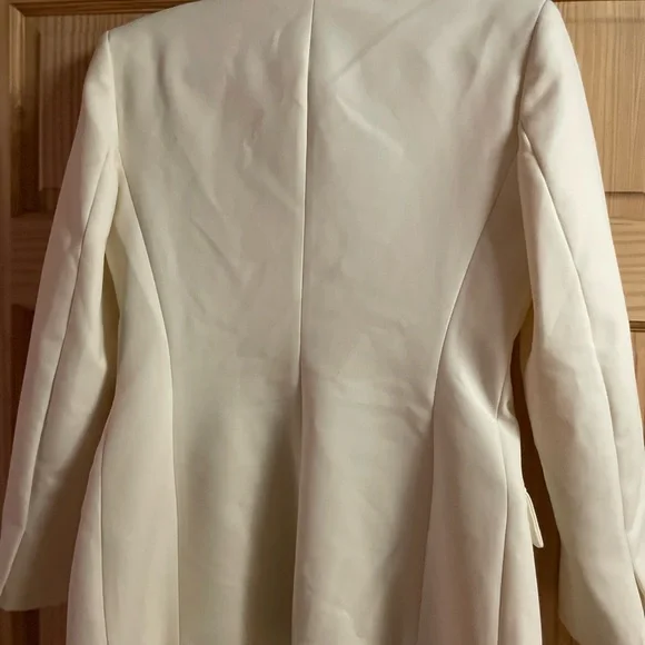 ZARA NEW WOMAN FITTED BUTTONED TAILORED
BLAZER ECRU WHITE 8309/585 Size M - Picture 2 of 5